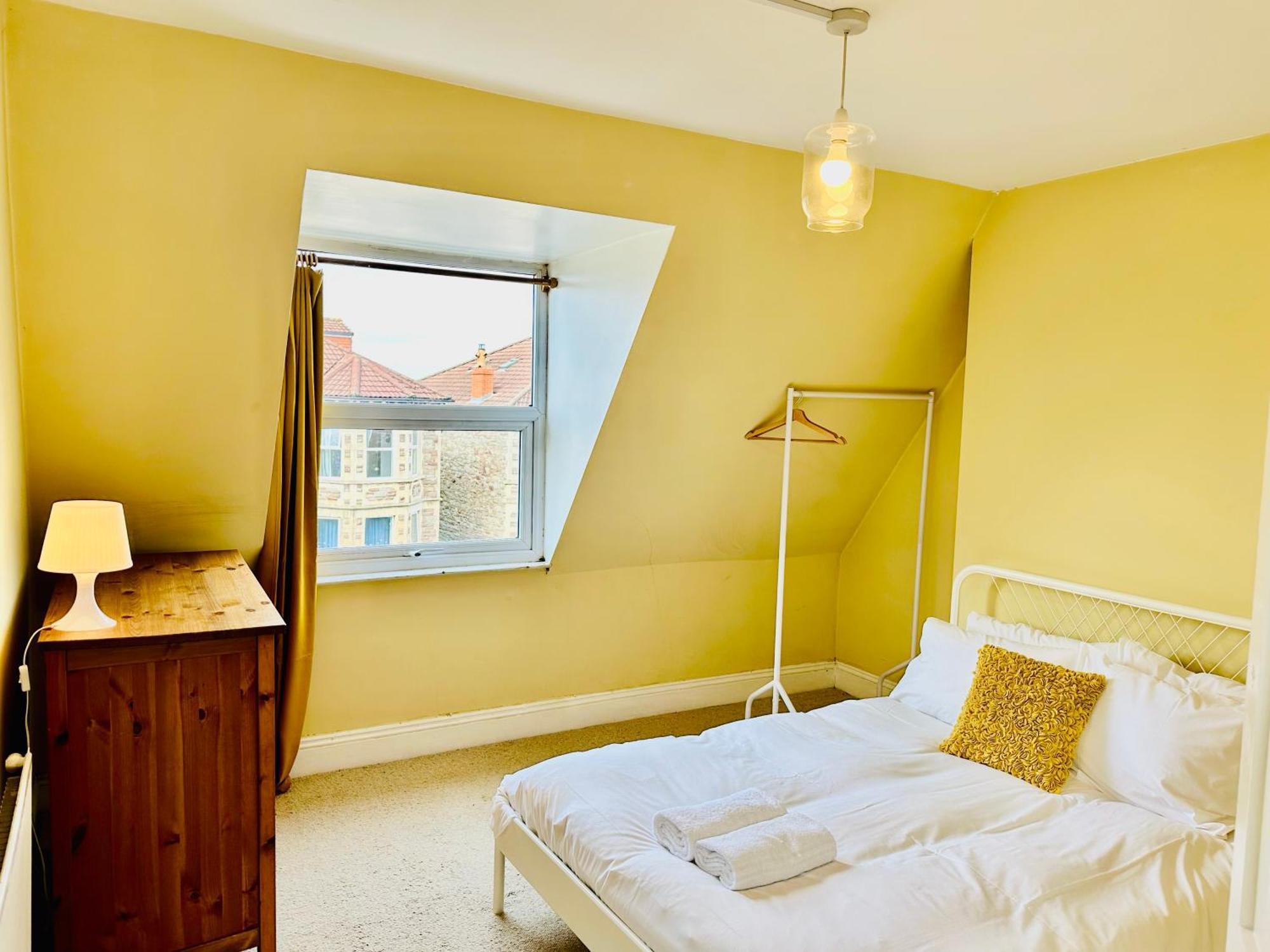 Large 2 Story Penthouse Apartment, Impressive Views * Bristol
