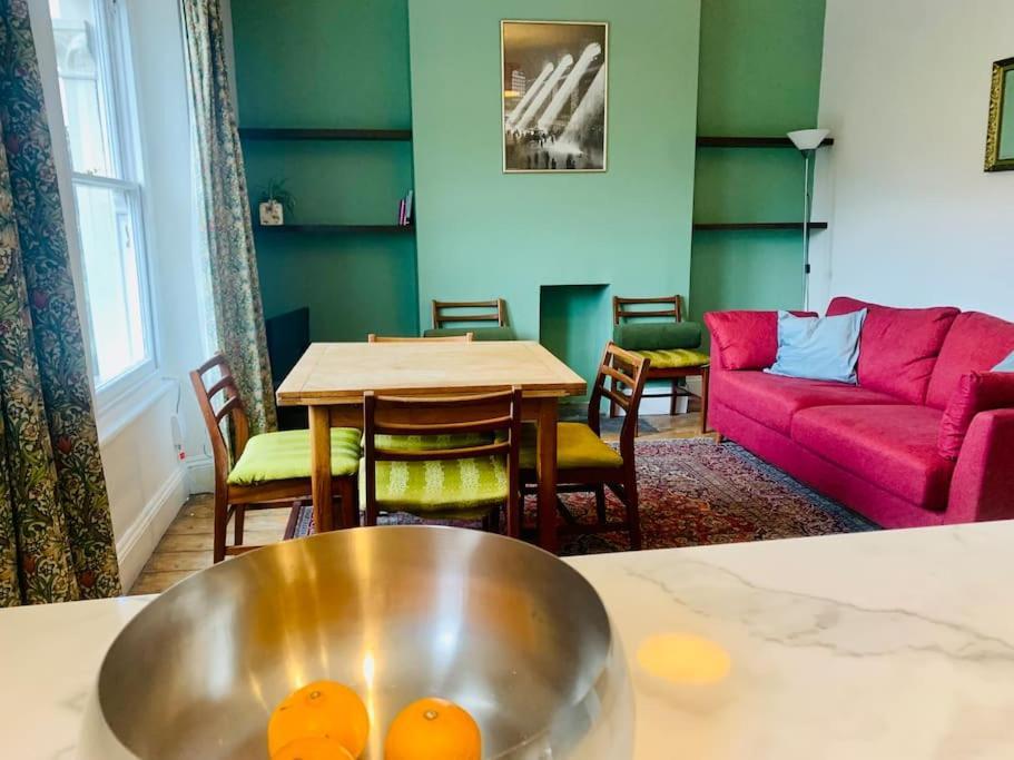 Large 2 Story Penthouse Apartment, Impressive Views * Bristol