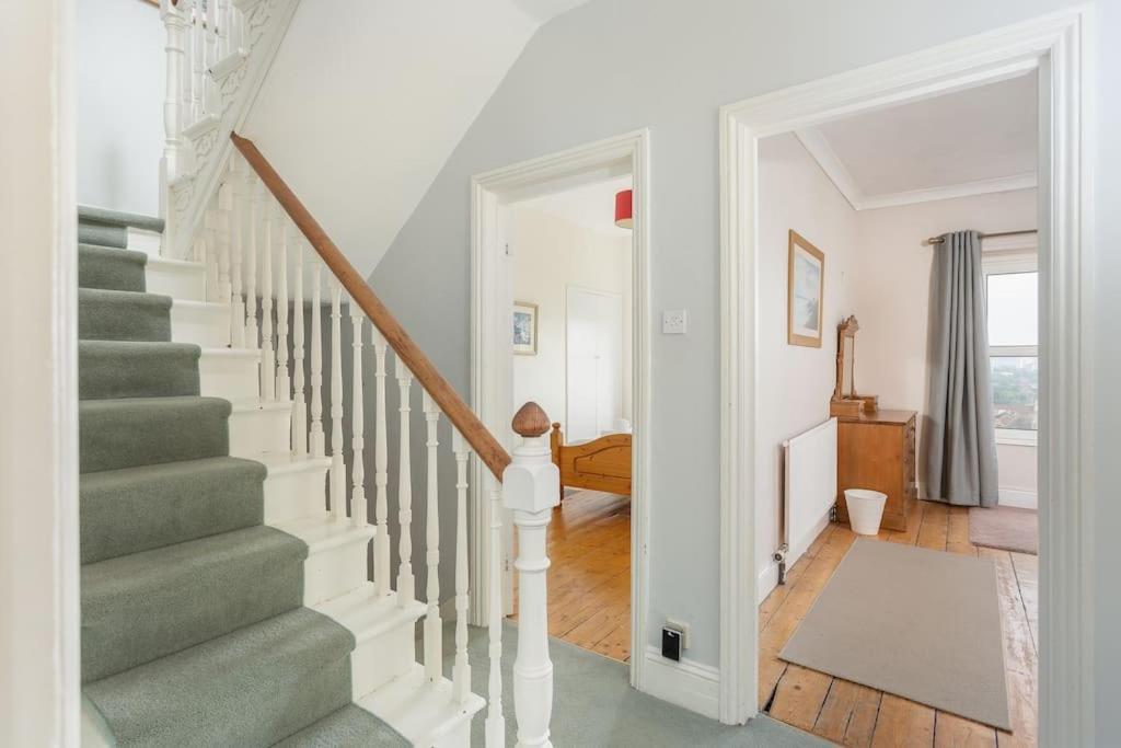 Large 2 Story Penthouse Apartment, Impressive Views Apartment Bristol