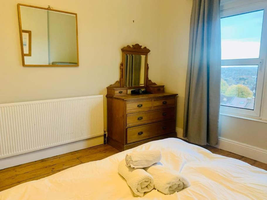Large 2 Story Penthouse Apartment, Impressive Views *