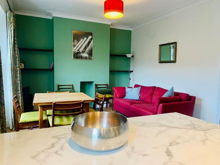 Large 2 Story Penthouse Apartment, Impressive Views Bristol