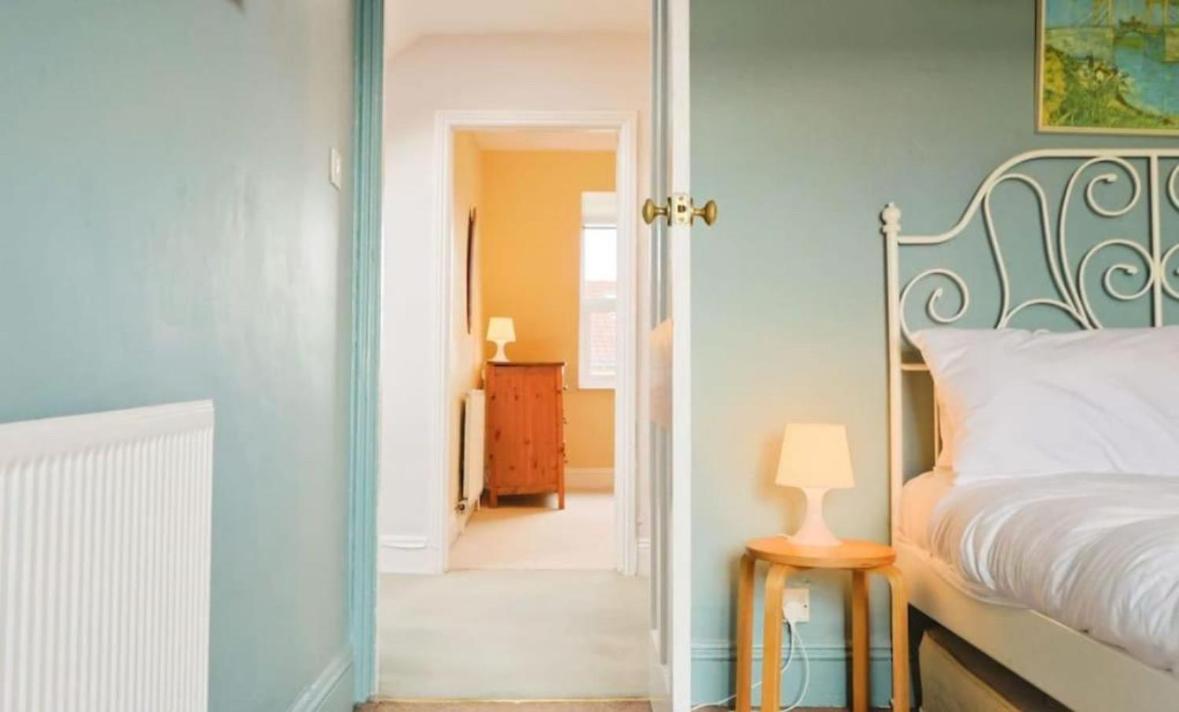 Large 2 Story Penthouse Apartment, Impressive Views Bristol