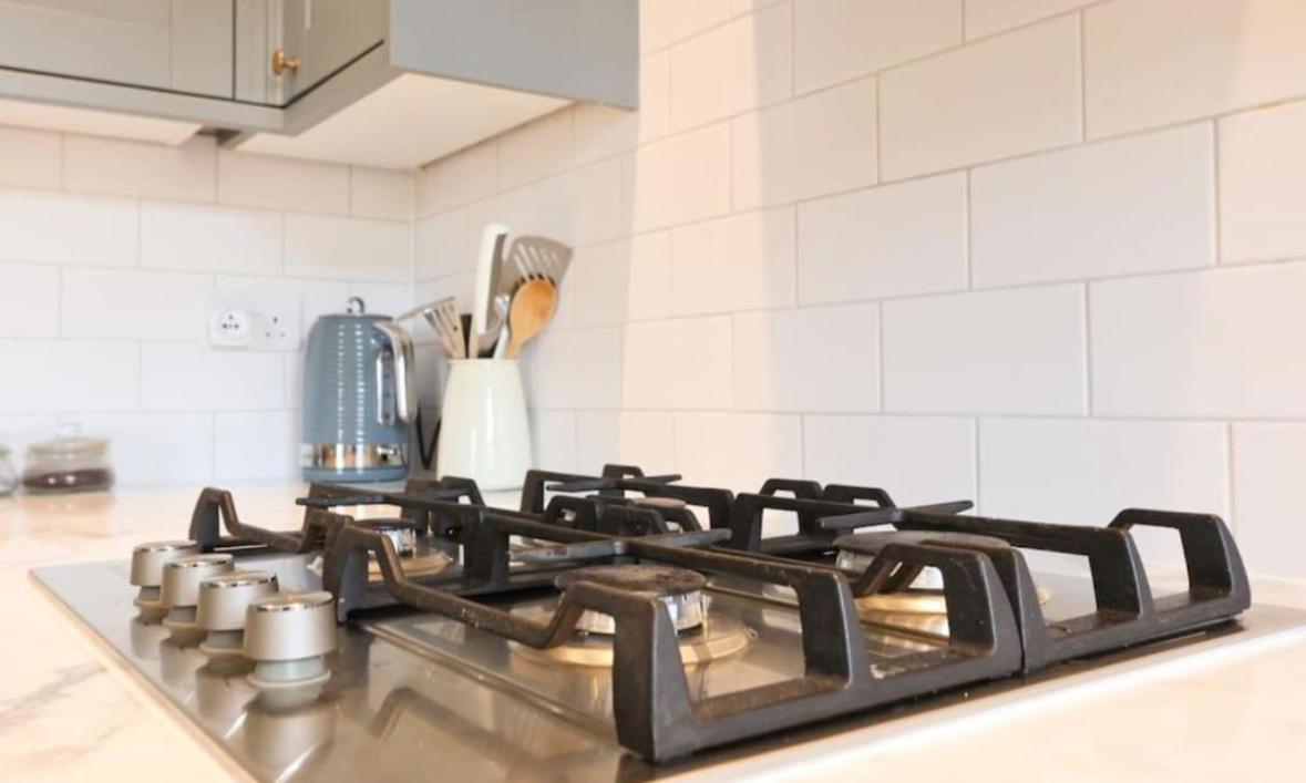 Large 2 Story Penthouse Apartment, Impressive Views * Bristol